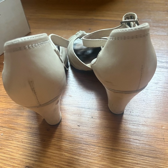 Remix Ritz in Ivory 7.5 - Picture 2 of 7